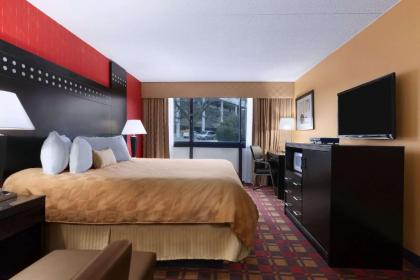 Ramada by Wyndham Rochelle Park Near Paramus - image 8