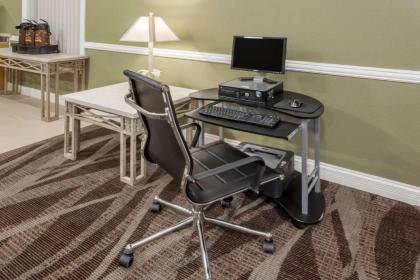 Super 8 by Wyndham Rochester - image 13