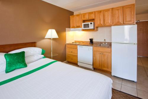 GuestHouse Inn & Suites Rochester - image 5
