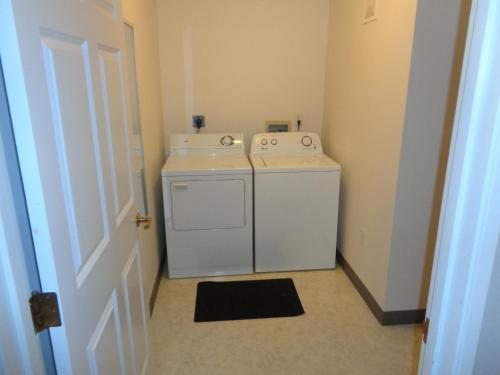 Riverview Suites Apartments - image 2