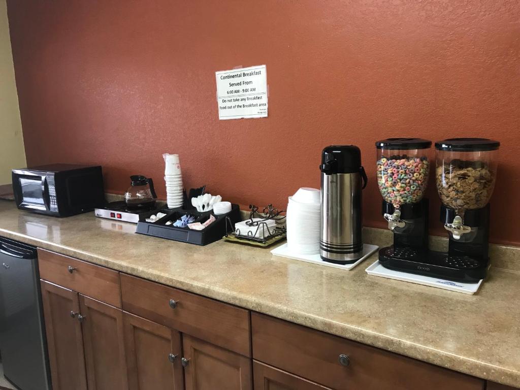 Royal Regency Inn - image 2