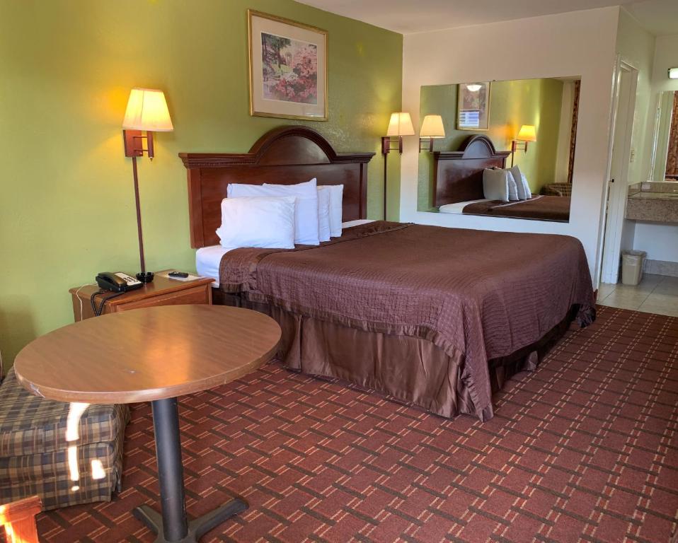 Royal Regency Inn - image 4