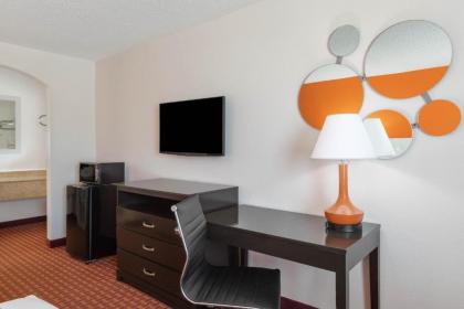 Howard Johnson by Wyndham Rock Hill - image 13