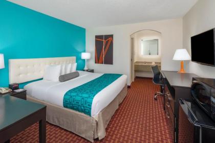 Howard Johnson by Wyndham Rock Hill - image 7