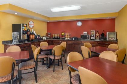 Howard Johnson by Wyndham Rock Hill - image 9