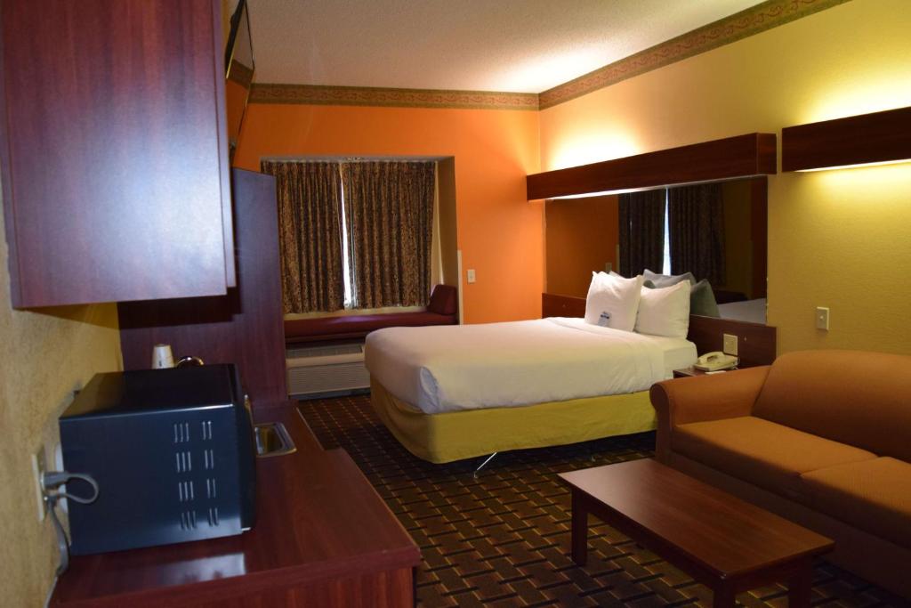 Microtel Inn & Suites by Wyndham Rock Hill/Charlotte Area - image 4