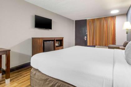 Econo Lodge Rock Hill - image 10