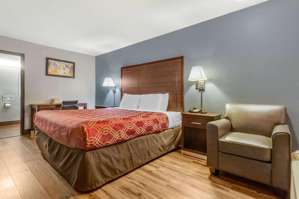 Econo Lodge Rock Hill - image 7