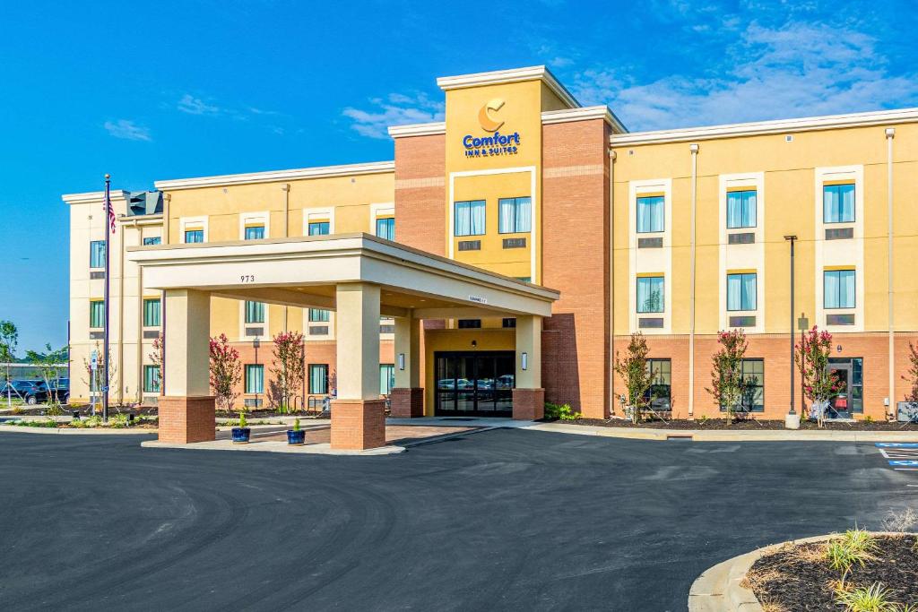 Comfort Inn & Suites - main image