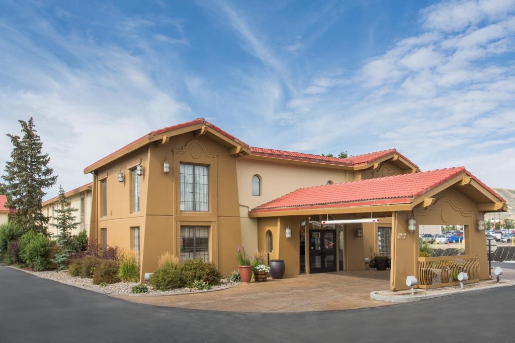 Baymont by Wyndham Rock Springs - main image