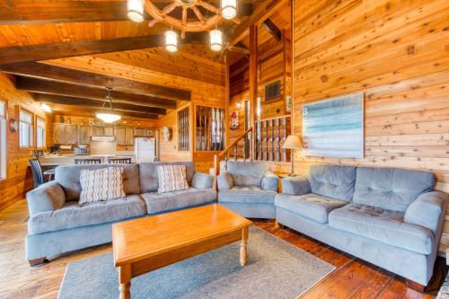 Rockaway Beach Cozy Cabin - image 3