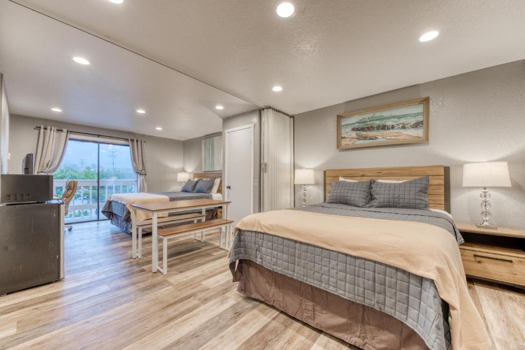 Sea Treasures Inn - main image