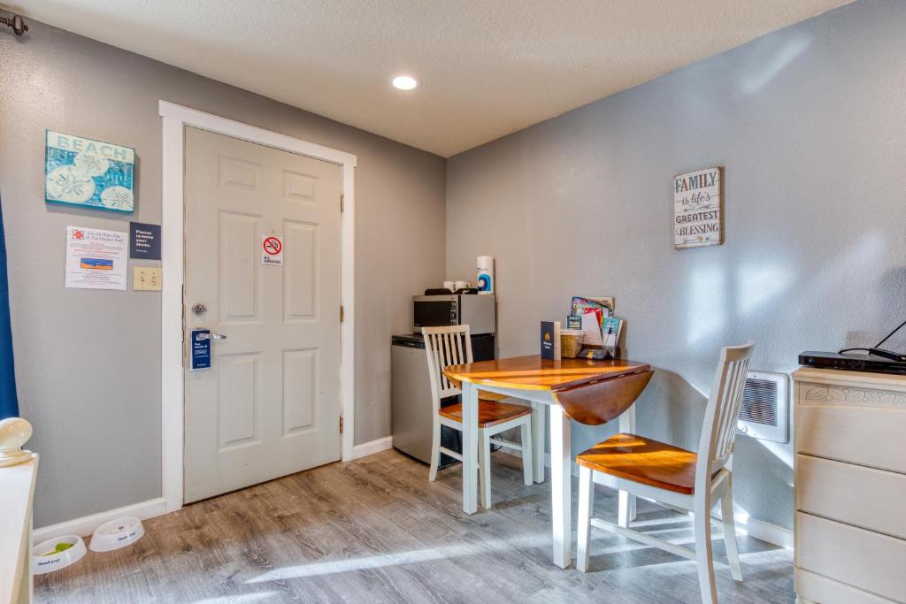 Sea Treasures Inn - image 4