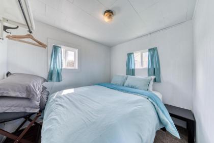 Rockaway Beachside Bungalow - image 8