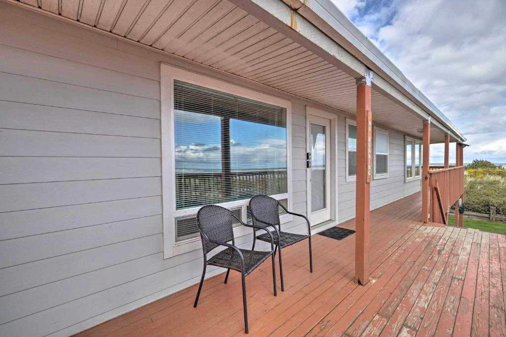 Rockaway Beach Escape with View Steps to Sand! - image 2