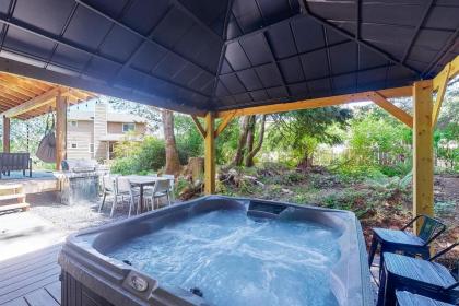 Creekside Retreat - image 2