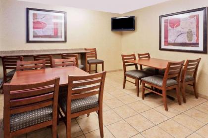 Days Inn by Wyndham Rockford - image 11