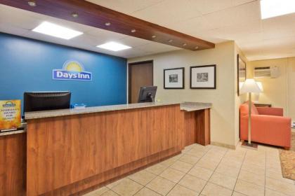 Days Inn by Wyndham Rockford - image 6