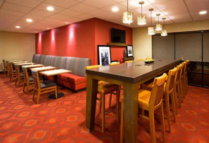 Hampton Inn Rockford - image 12