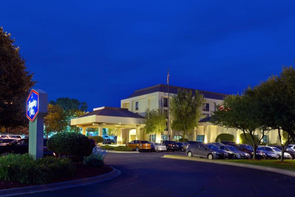 Hampton Inn Rockford - image 2