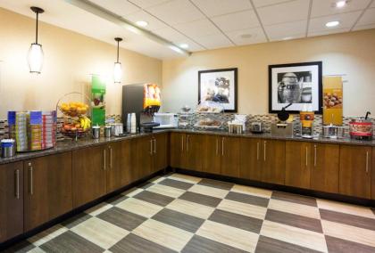 Hampton Inn Rockford - image 4