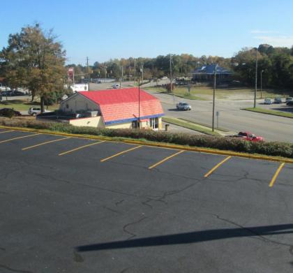 Budgetel Inn & Suites - image 10