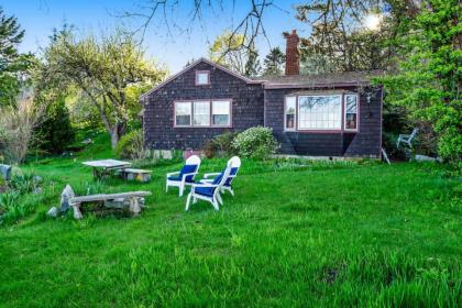Rustic Rockport Cottage - image 10