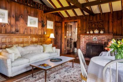 Rustic Rockport Cottage - image 4