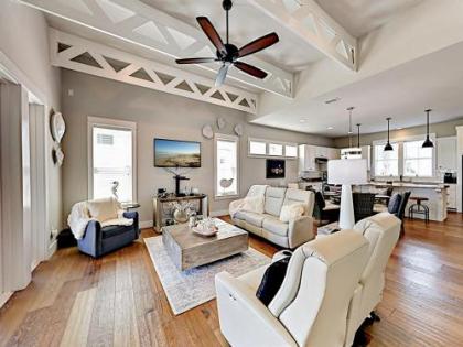 Luxe Waterfront Home with Pool Fire Pit & Bay View