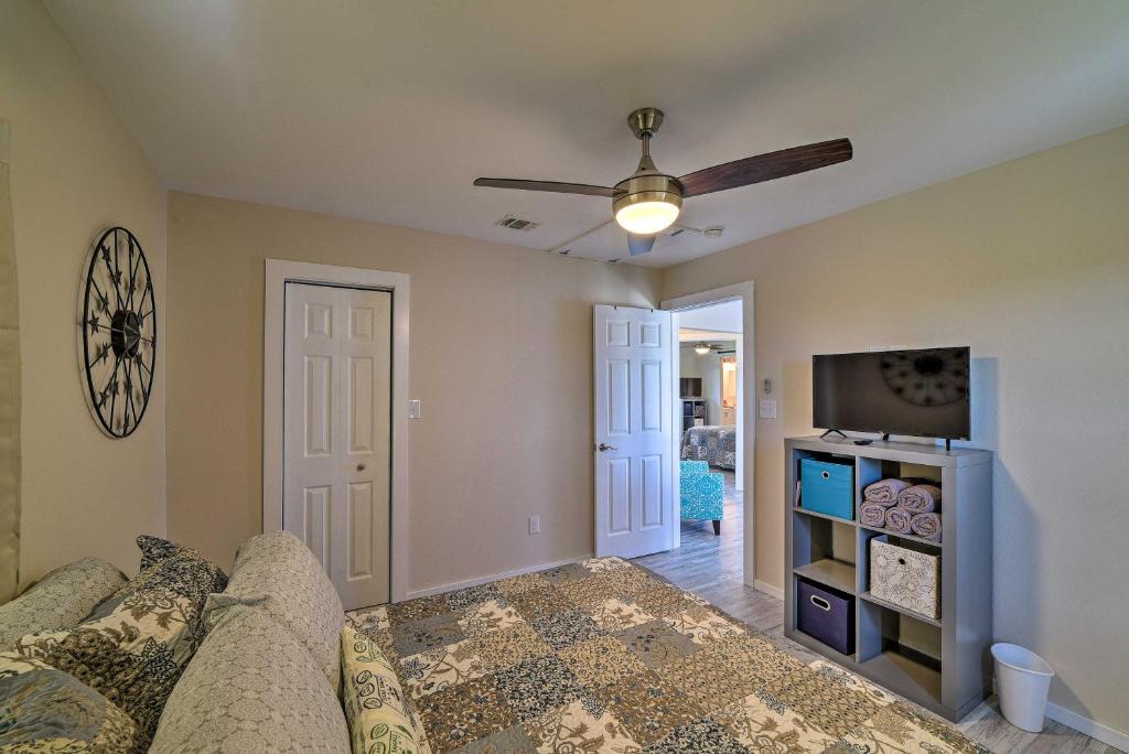 Rockport Home with Yard Less Than 2 Mi to the Gulf Coast! - image 6