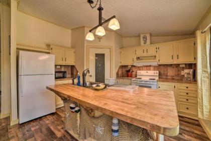 North Rockport Retreat with Porch Deck and Fire Pit!