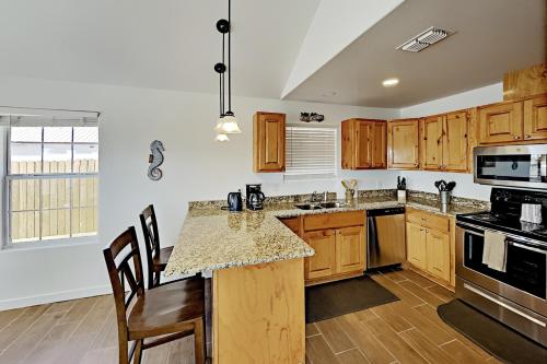 New-Build Cottage - Boat Parking - Walk to Bay home - main image