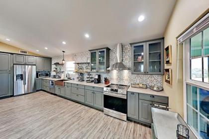 New Canal-Front Home - Pier & Huge Screened Porch home