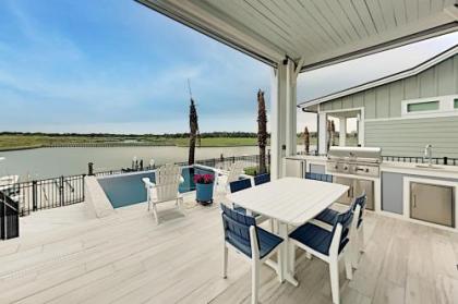 Canal-Front Paradise - Private Heated Pool & Dock home