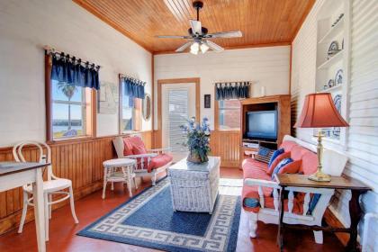 Joys Beach Cottage - image 10