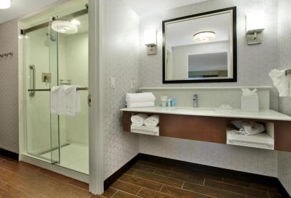 Hampton Inn & Suites By Hilton - Rockville Centre - image 15