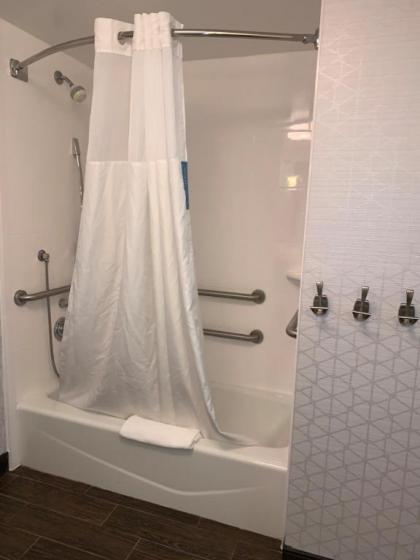 Hampton Inn & Suites By Hilton - Rockville Centre - image 19