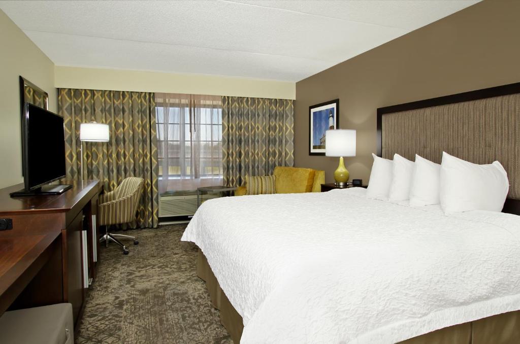 Hampton Inn & Suites By Hilton - Rockville Centre - image 3