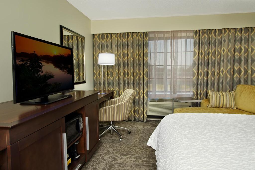Hampton Inn & Suites By Hilton - Rockville Centre - image 6