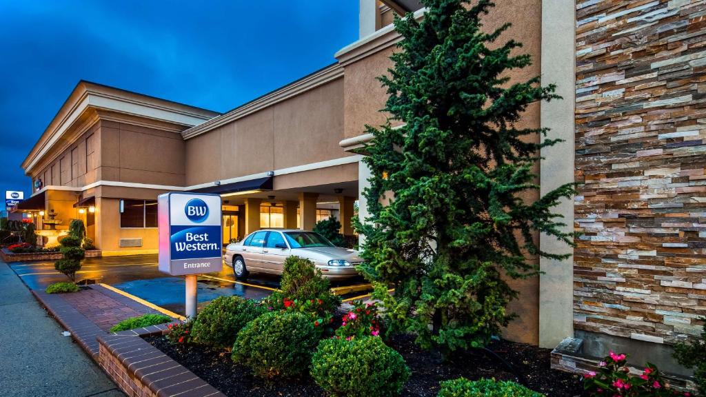 Best Western Mill River Manor - main image
