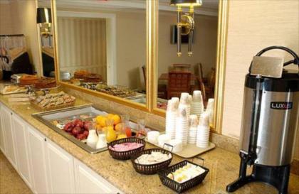 Rockville Centre Inn - image 10