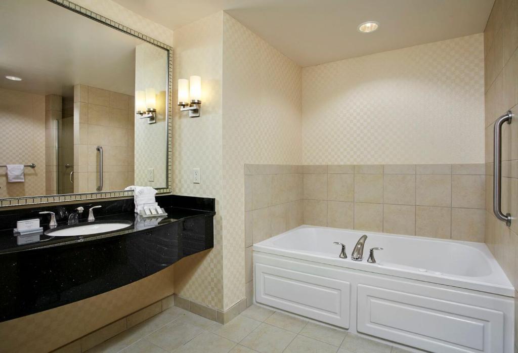 Hilton Garden Inn Rockville - Gaithersburg - image 4