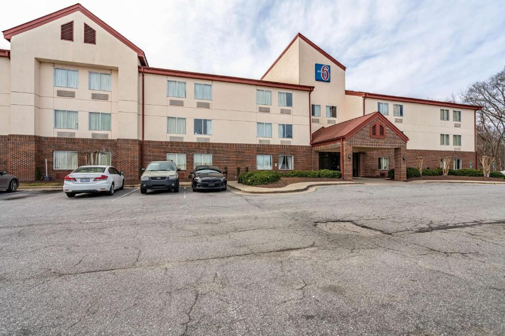 Motel 6-Rocky Mount NC - main image