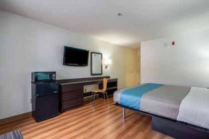 Motel 6-Rocky Mount NC - image 2