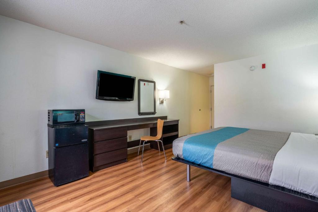 Motel 6-Rocky Mount NC - image 2