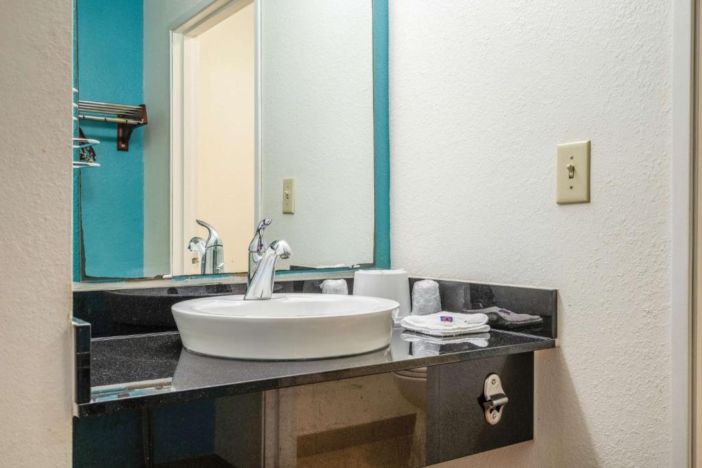 Motel 6-Rocky Mount NC - image 3