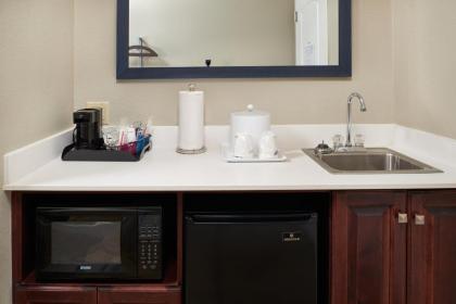 Hampton Inn & Suites Rogers - image 11