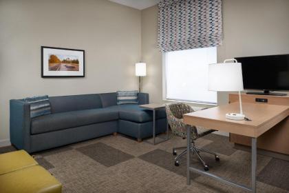Hampton Inn & Suites Rogers - image 13