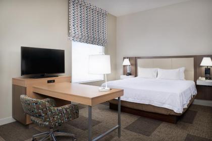 Hampton Inn & Suites Rogers - image 14