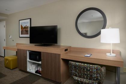 Hampton Inn & Suites Rogers - image 17
